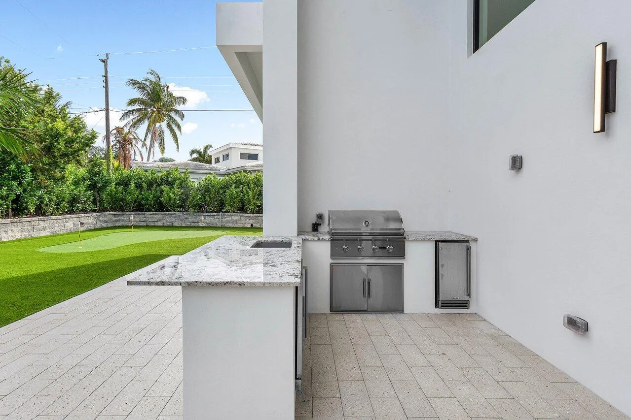 OUTDOOR KITCHEN