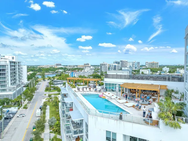 TH Roof Pool
