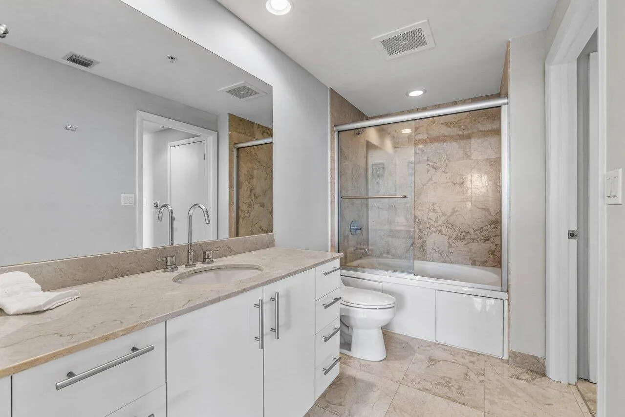 Bathroom with Spa Tub / Shower