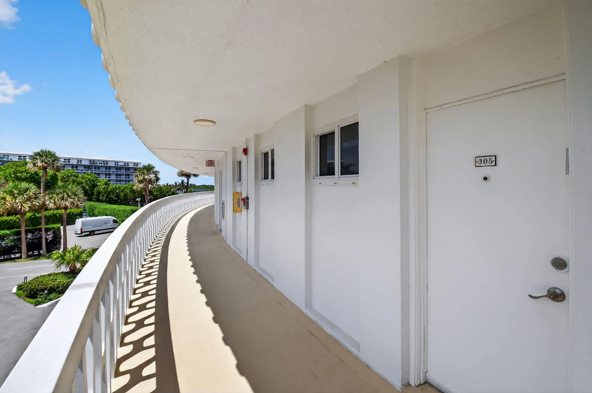 305_Entrance