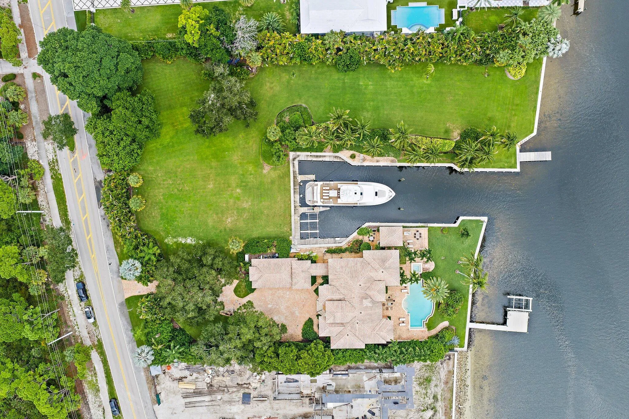 PROTECTED MEGA YACHT DOCKAGE... 216'