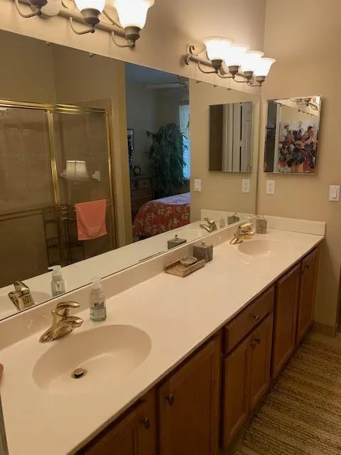MASTER VANITY