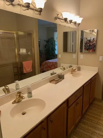 MASTER VANITY