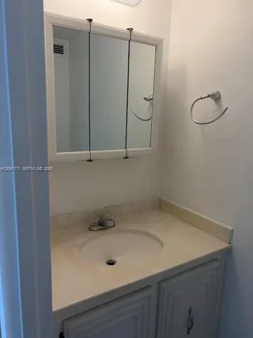 1/2 bath