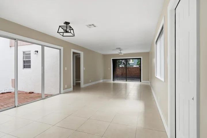 581-NW-47TH-AVE-33445-009