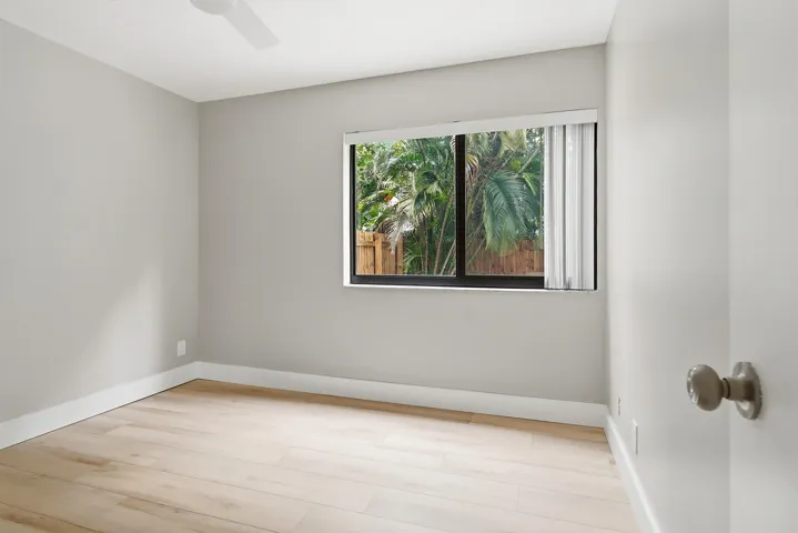 581-NW-47TH-AVE-33445-030