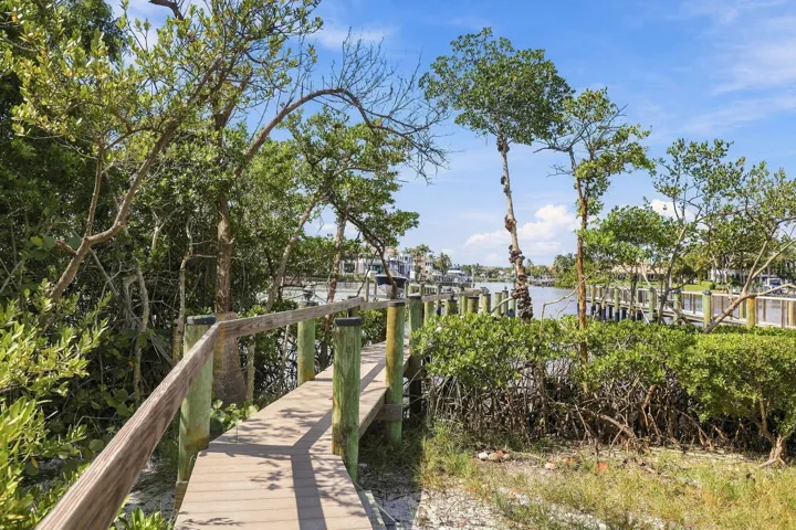 Winding Pier