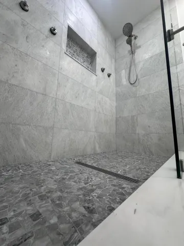 Walk in Shower finishing details of stone and marble.