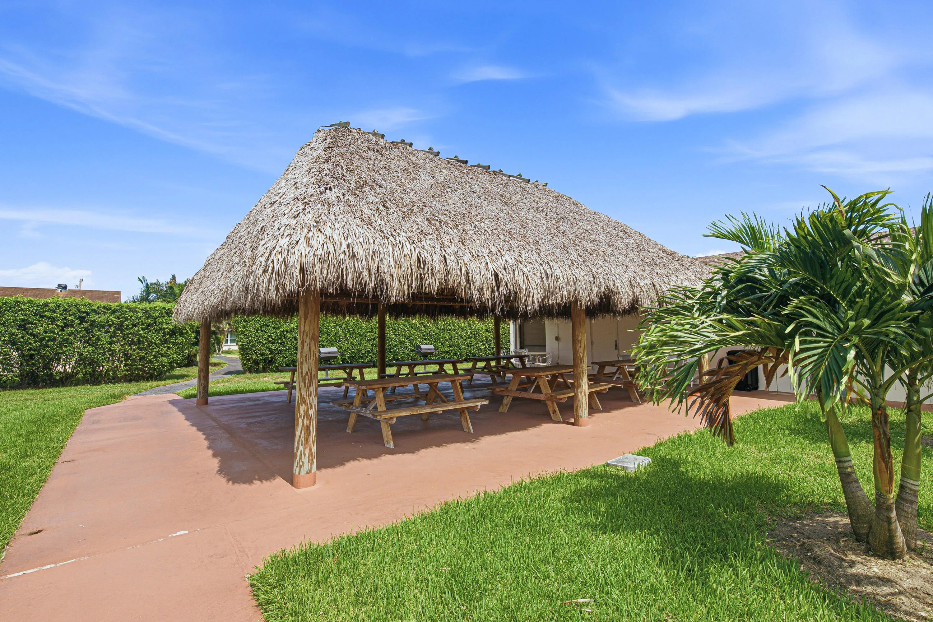 Amenities-Tiki BBQ