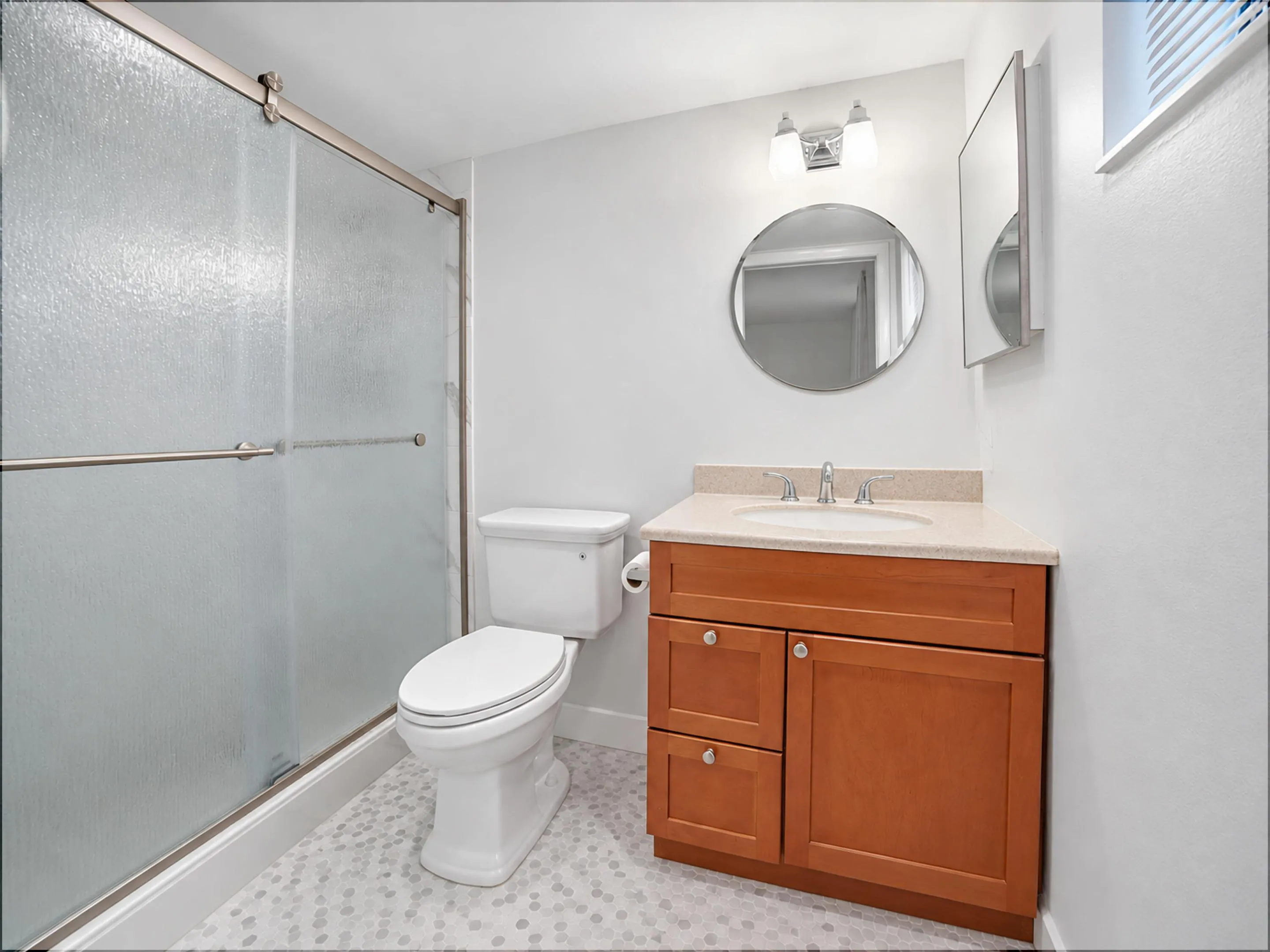 Bedroom1-Bathroom