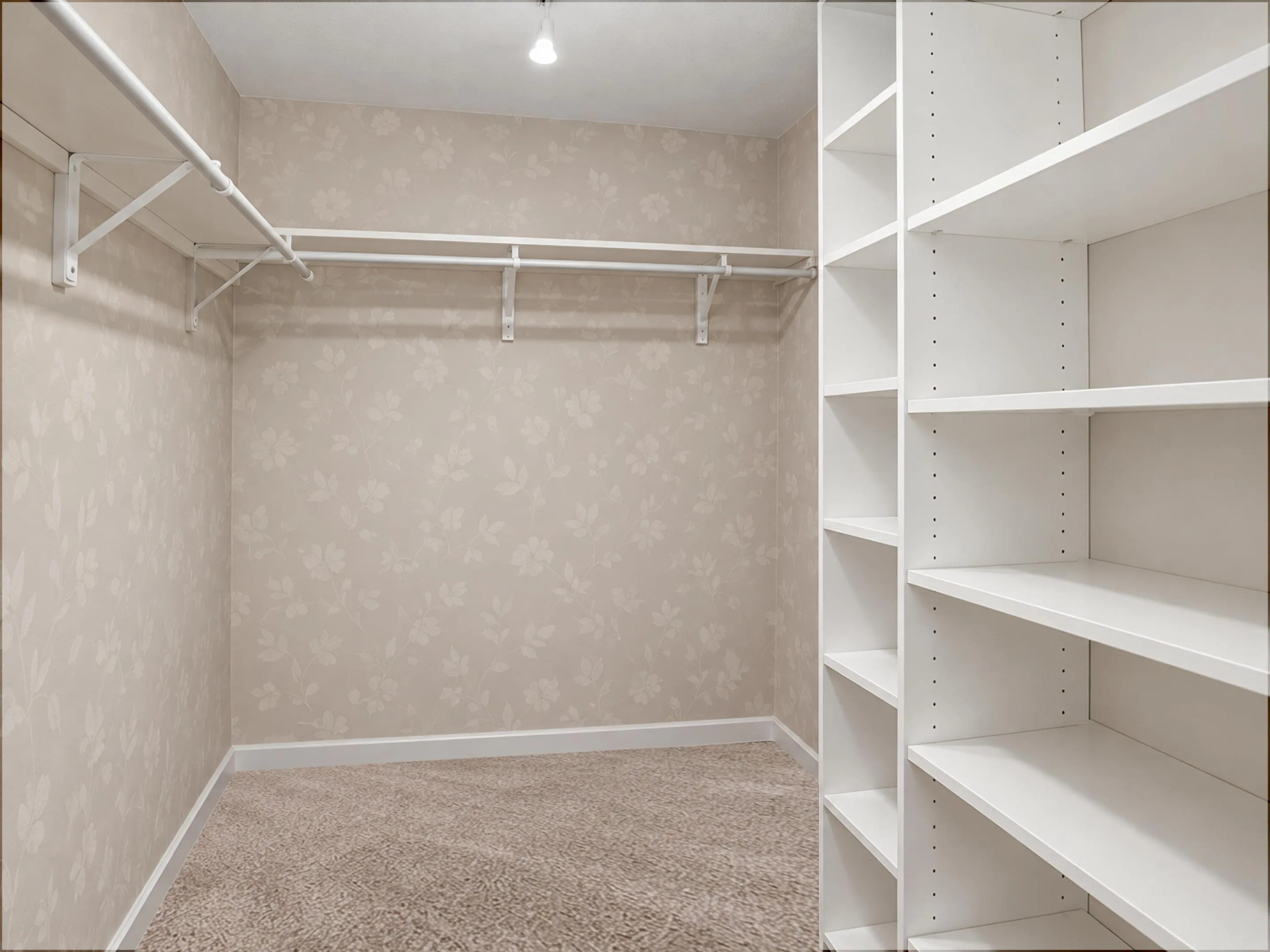 Bedroom1-Closet