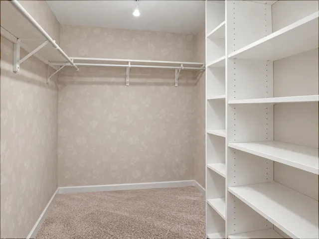 Bedroom1-Closet