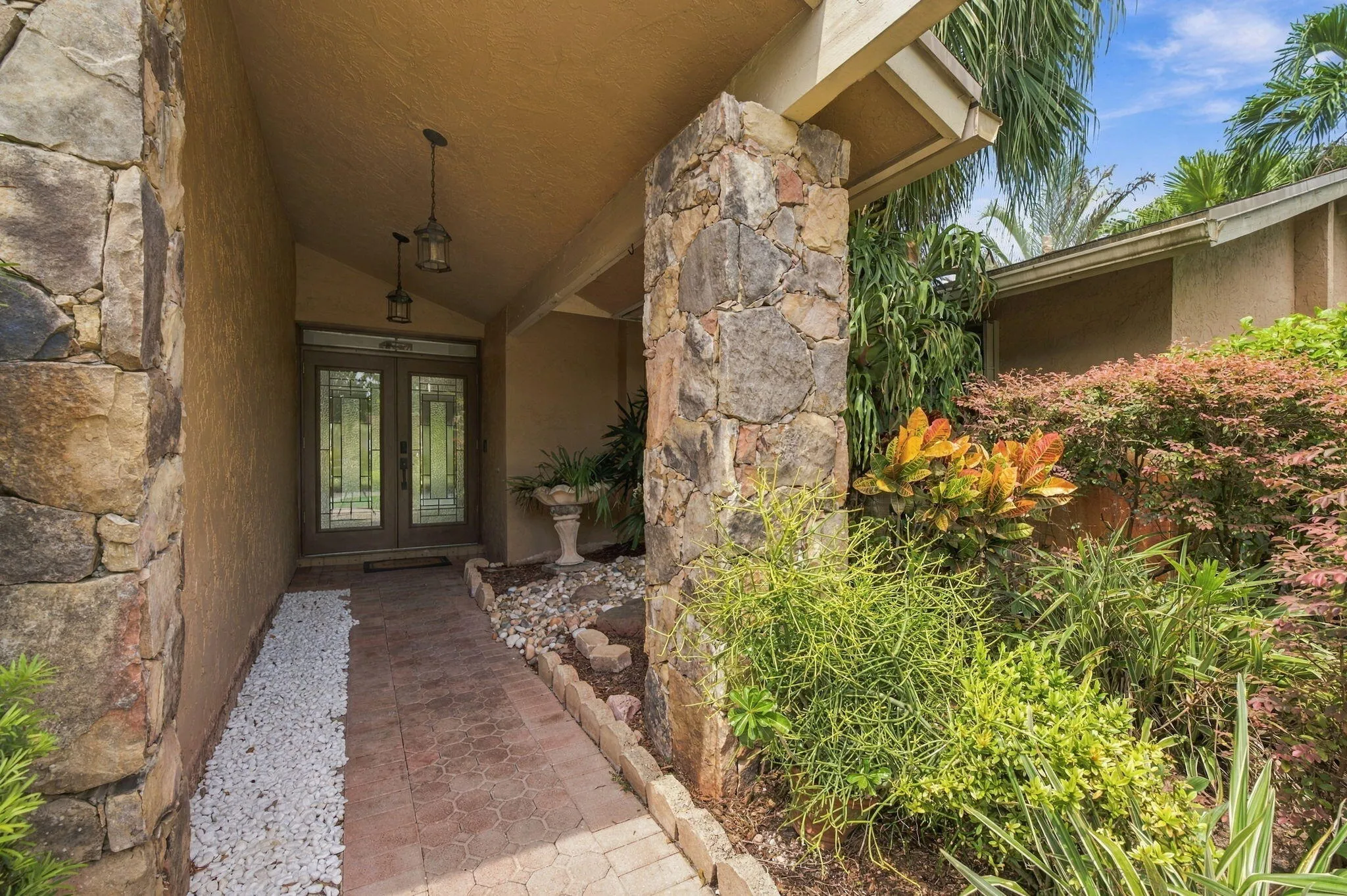 8-web-or-mls-11713-spinnaker-way