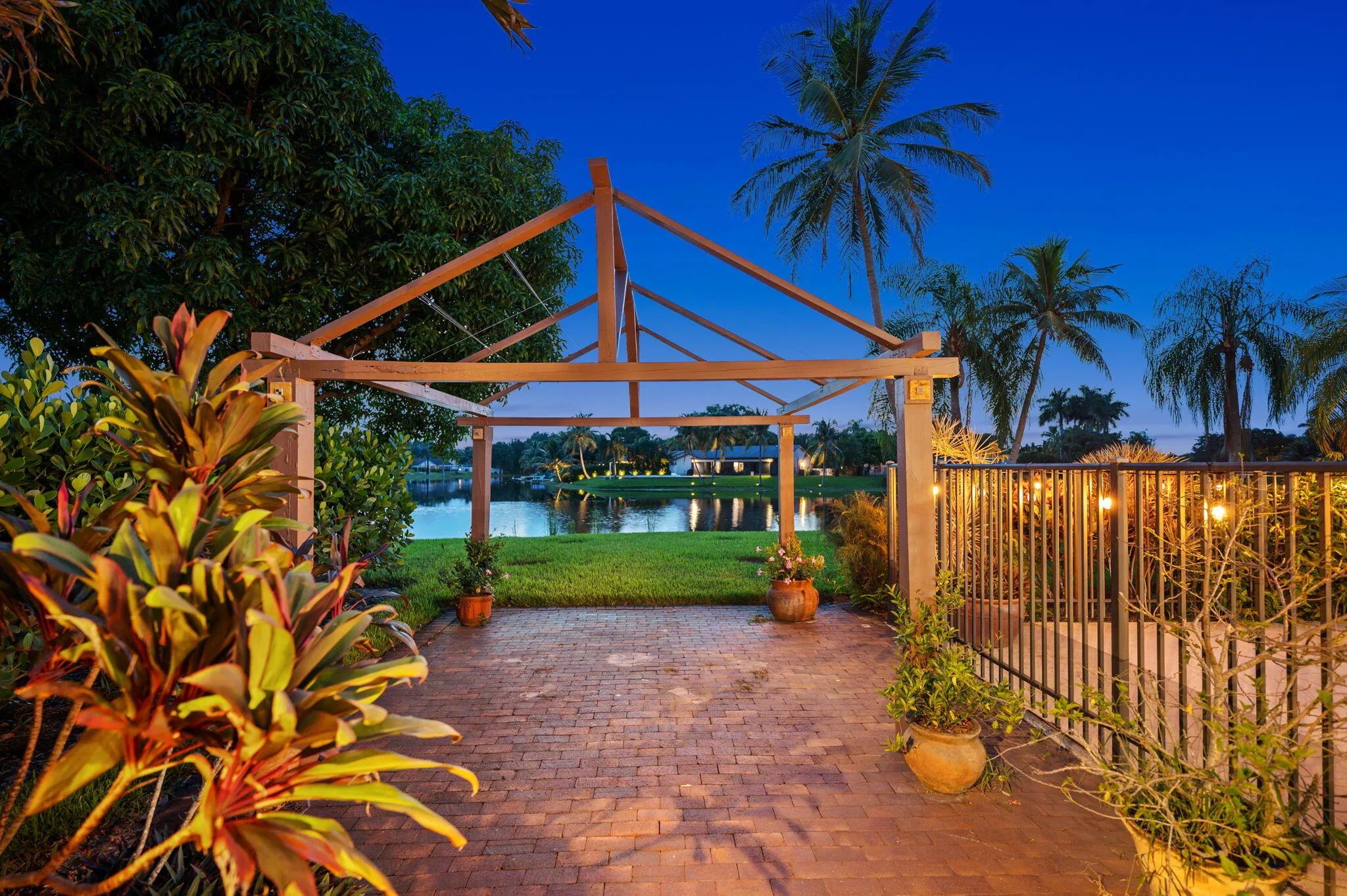 40-web-or-mls-11713-spinnaker-way