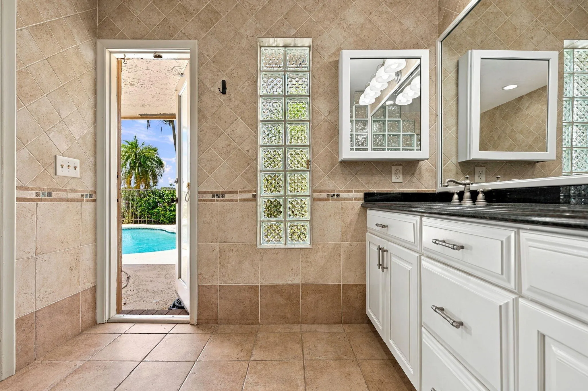 22-web-or-mls-11713-spinnaker-way