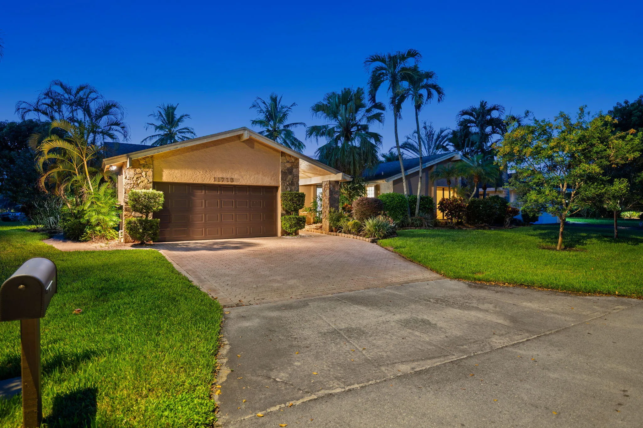 4-web-or-mls-11713-spinnaker-way