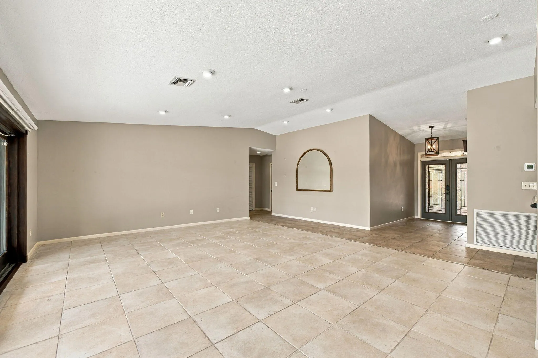 12-web-or-mls-11713-spinnaker-way