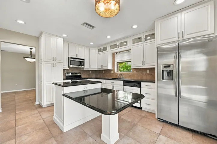 17-web-or-mls-11713-spinnaker-way