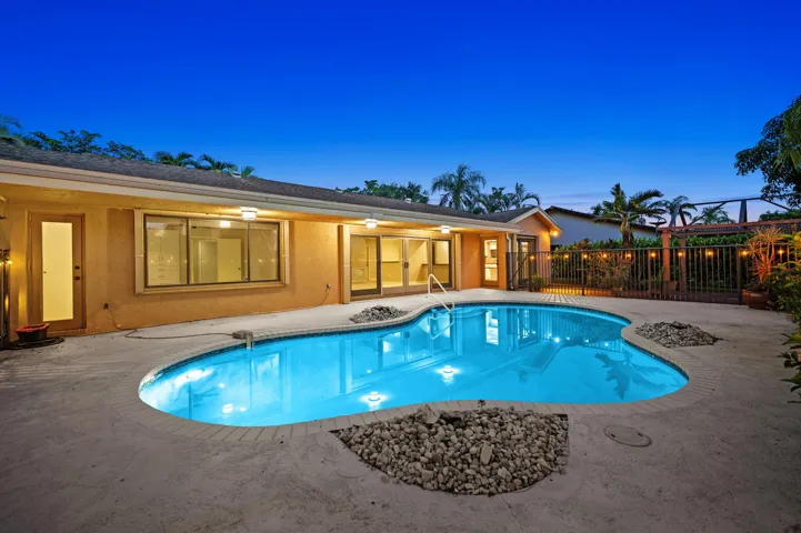 36-web-or-mls-11713-spinnaker-way