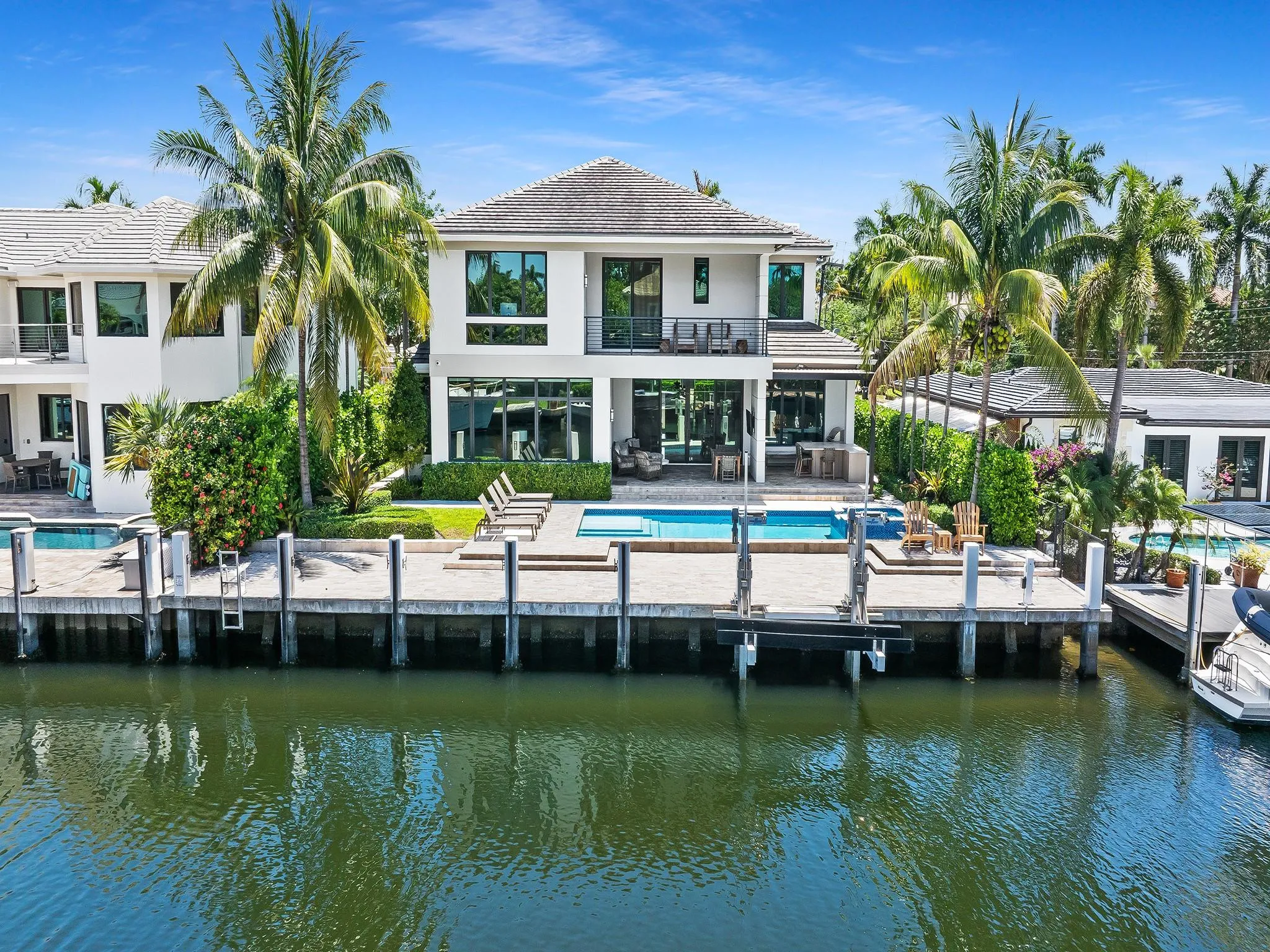 This exquisite property puts you at the heart of the premier yachting and marine destination