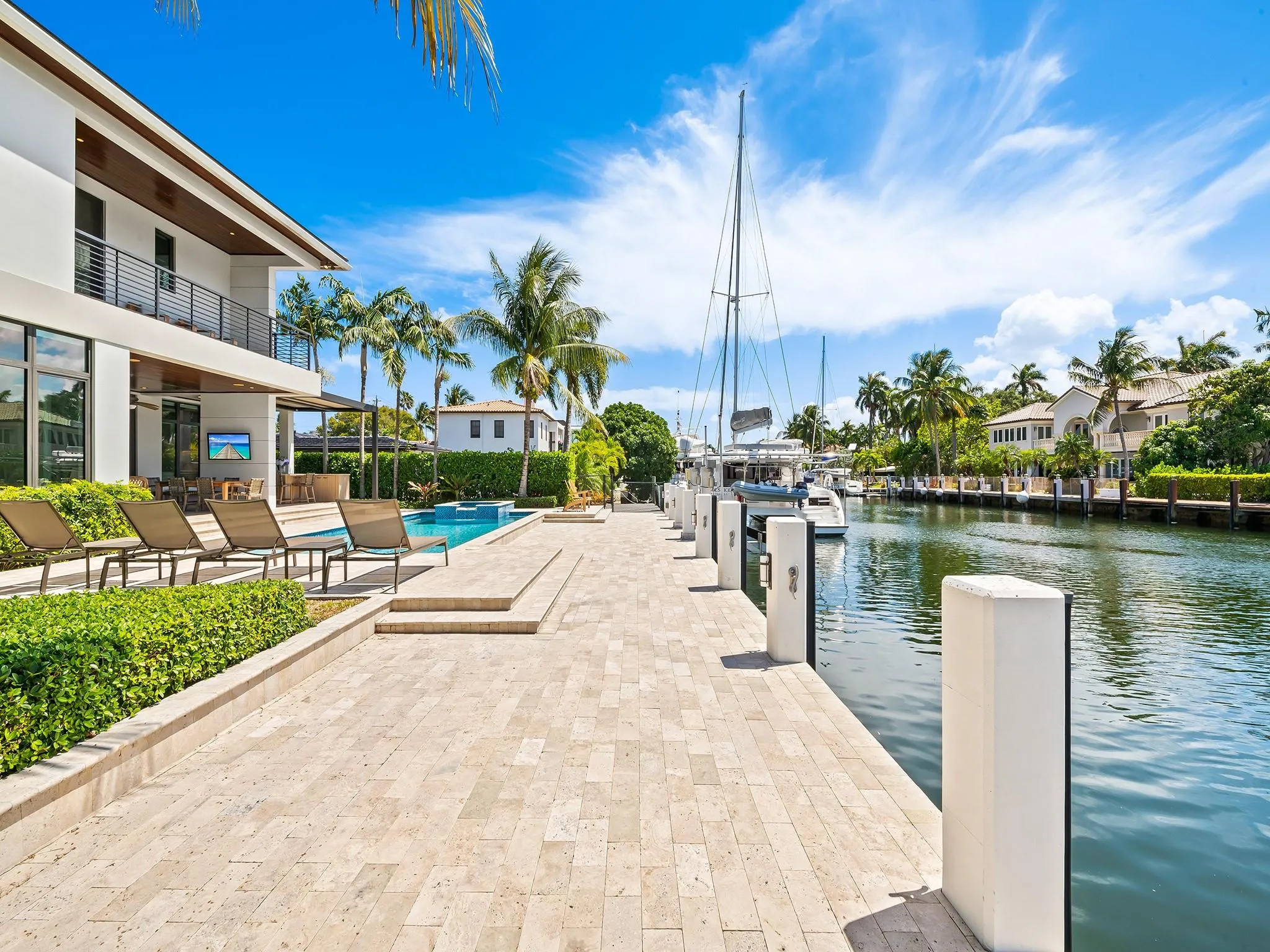80' of Waterfront Dockage for the yachting enthusiast. No fixed bridges. Direct ocean access