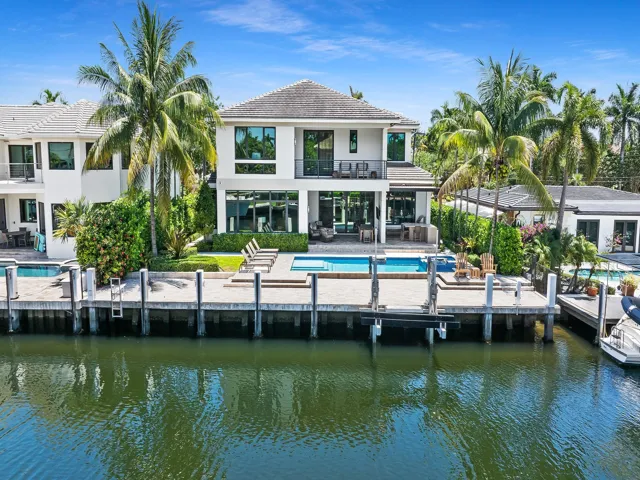 This exquisite property puts you at the heart of the premier yachting and marine destination