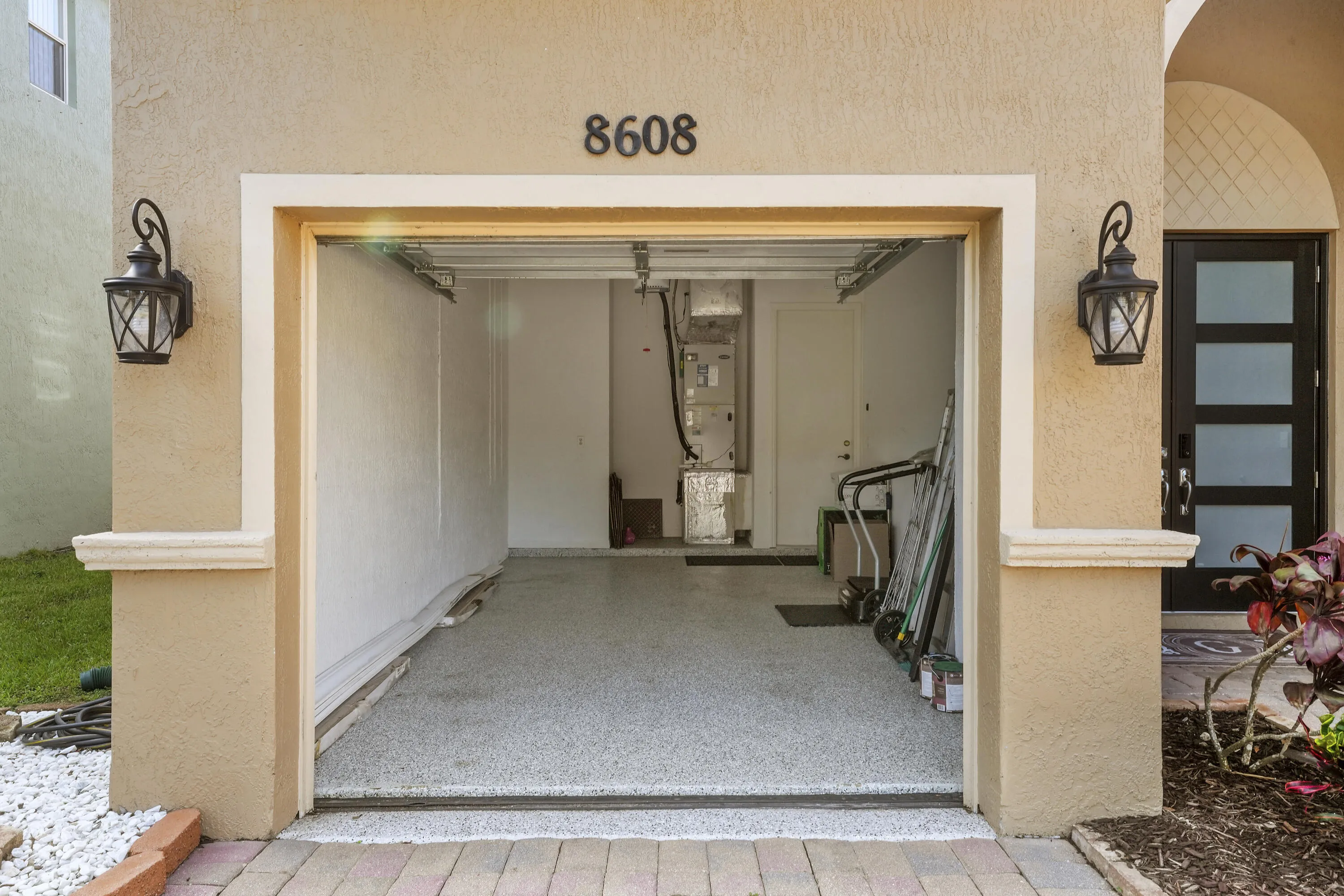 Single car garage