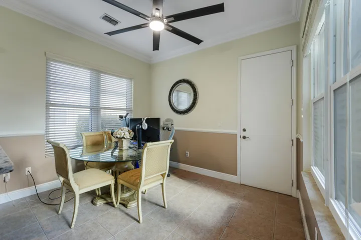 Eat in kitchen area