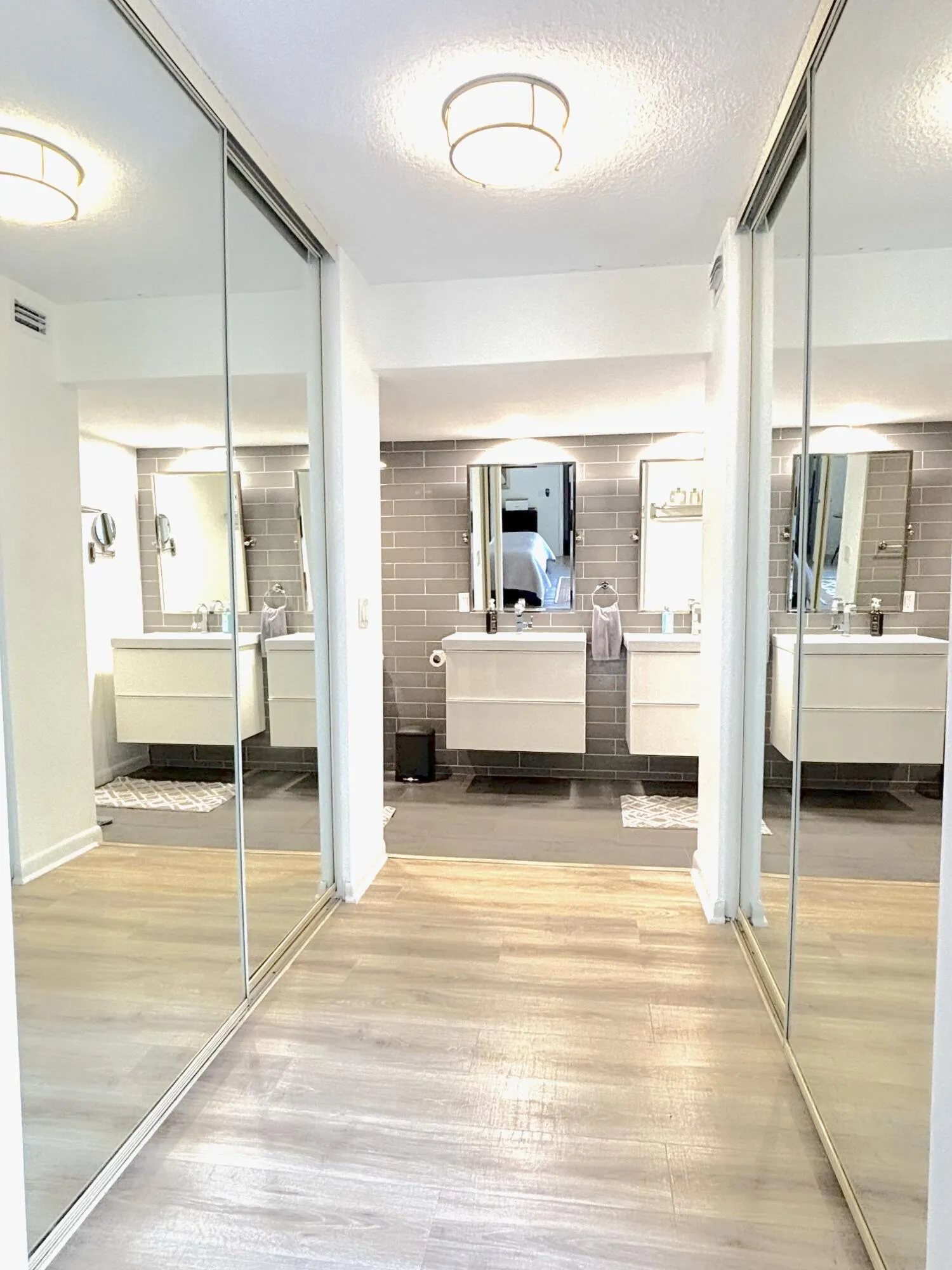 WALKING CLOSET