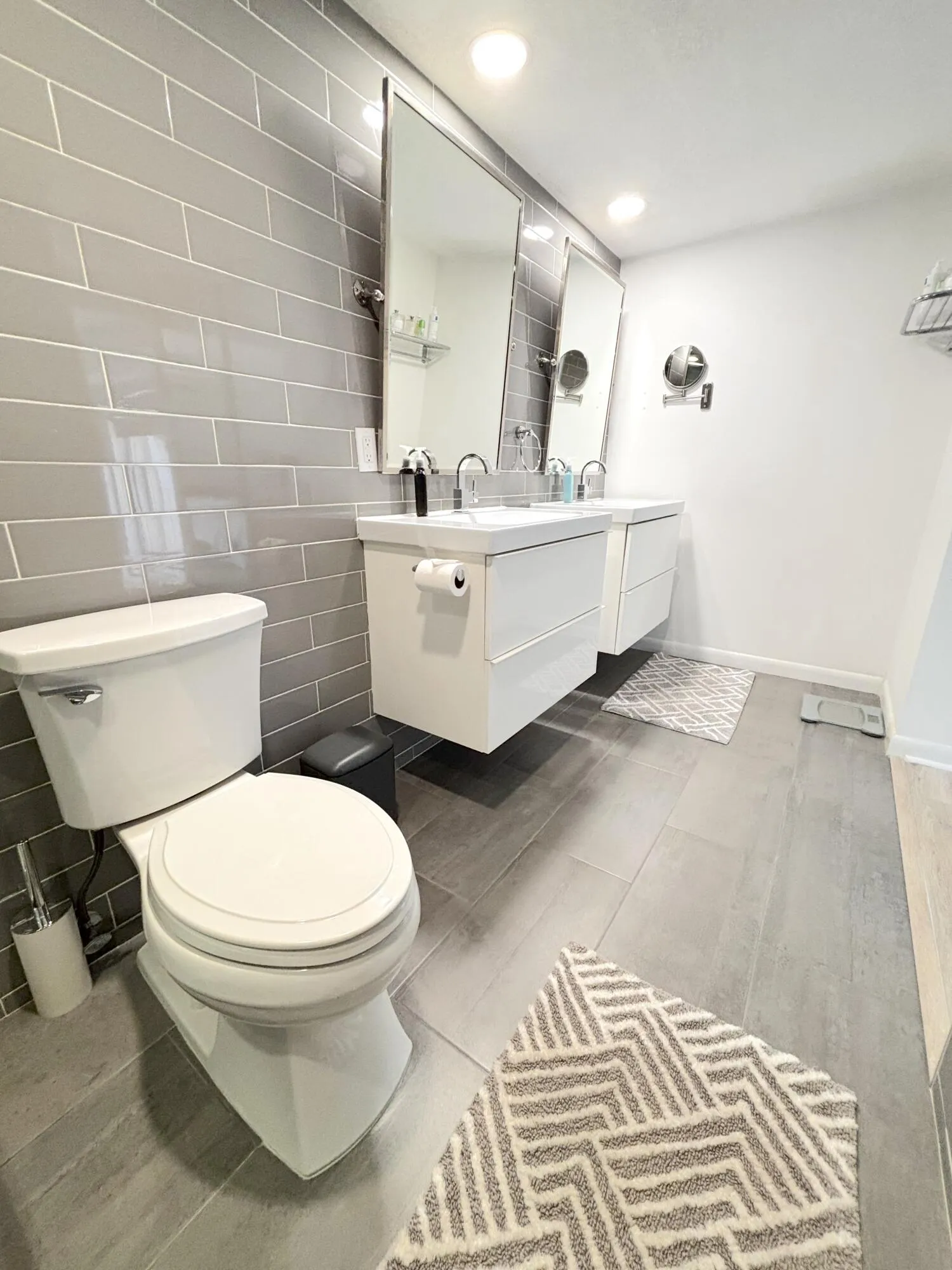 BATHROOM 1