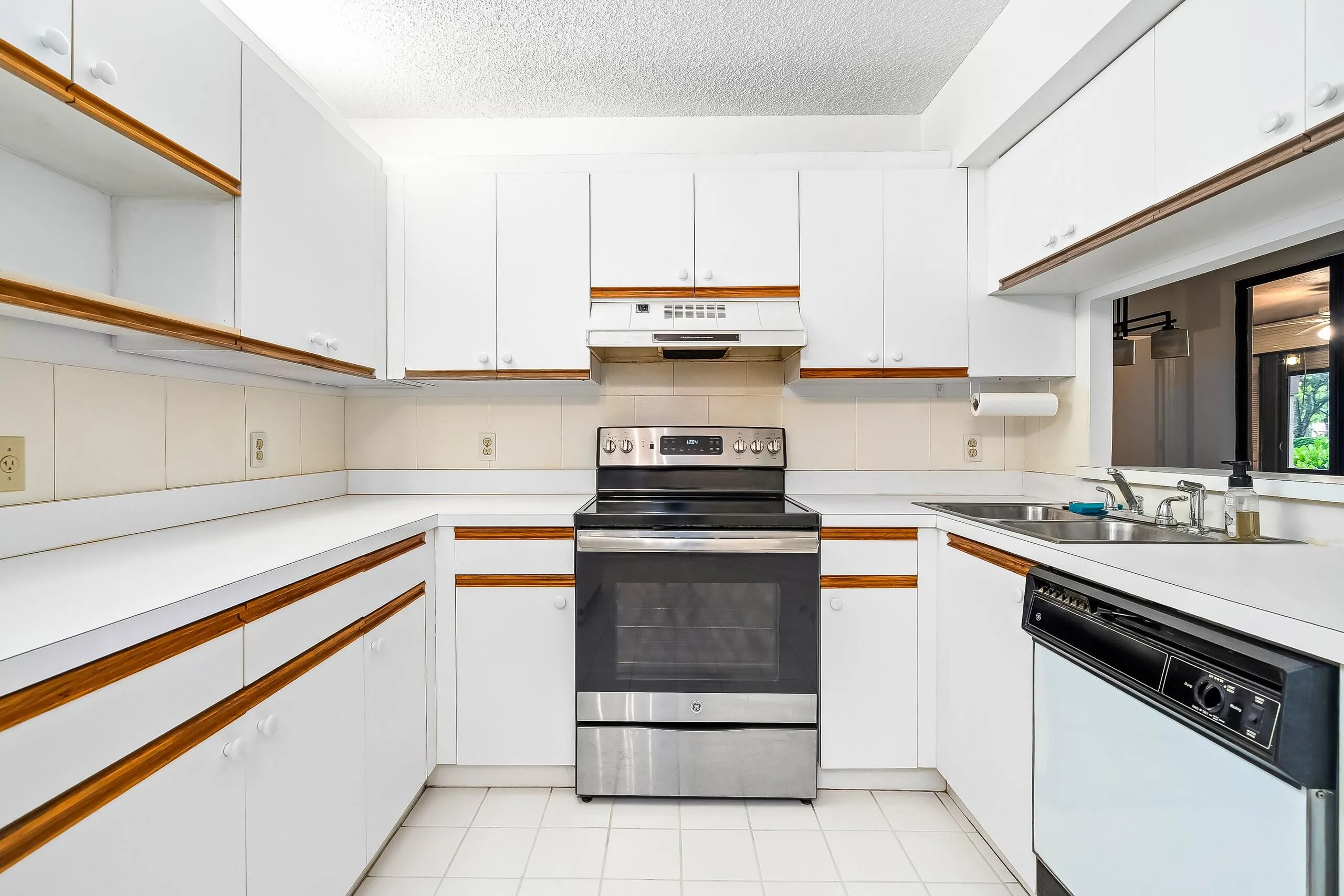 10661 NW 14th St #235 08_resized