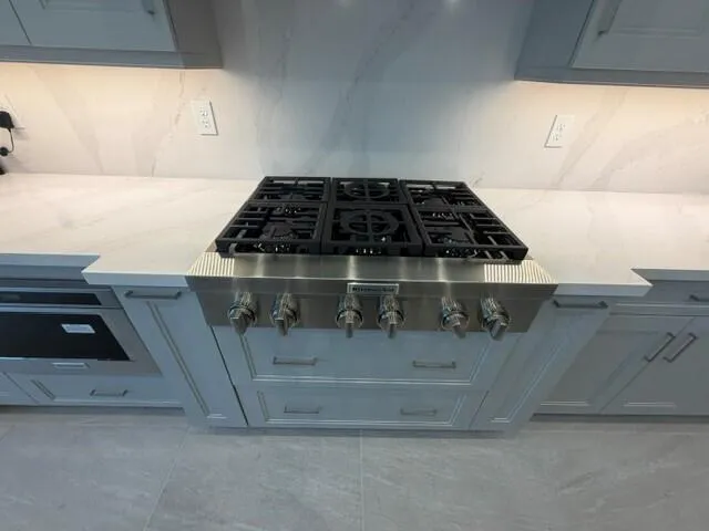 GAS RANGE WITH SPICE RACKS