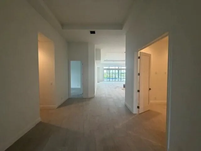 INSIDE FOYER - WITING ON LIGHTS