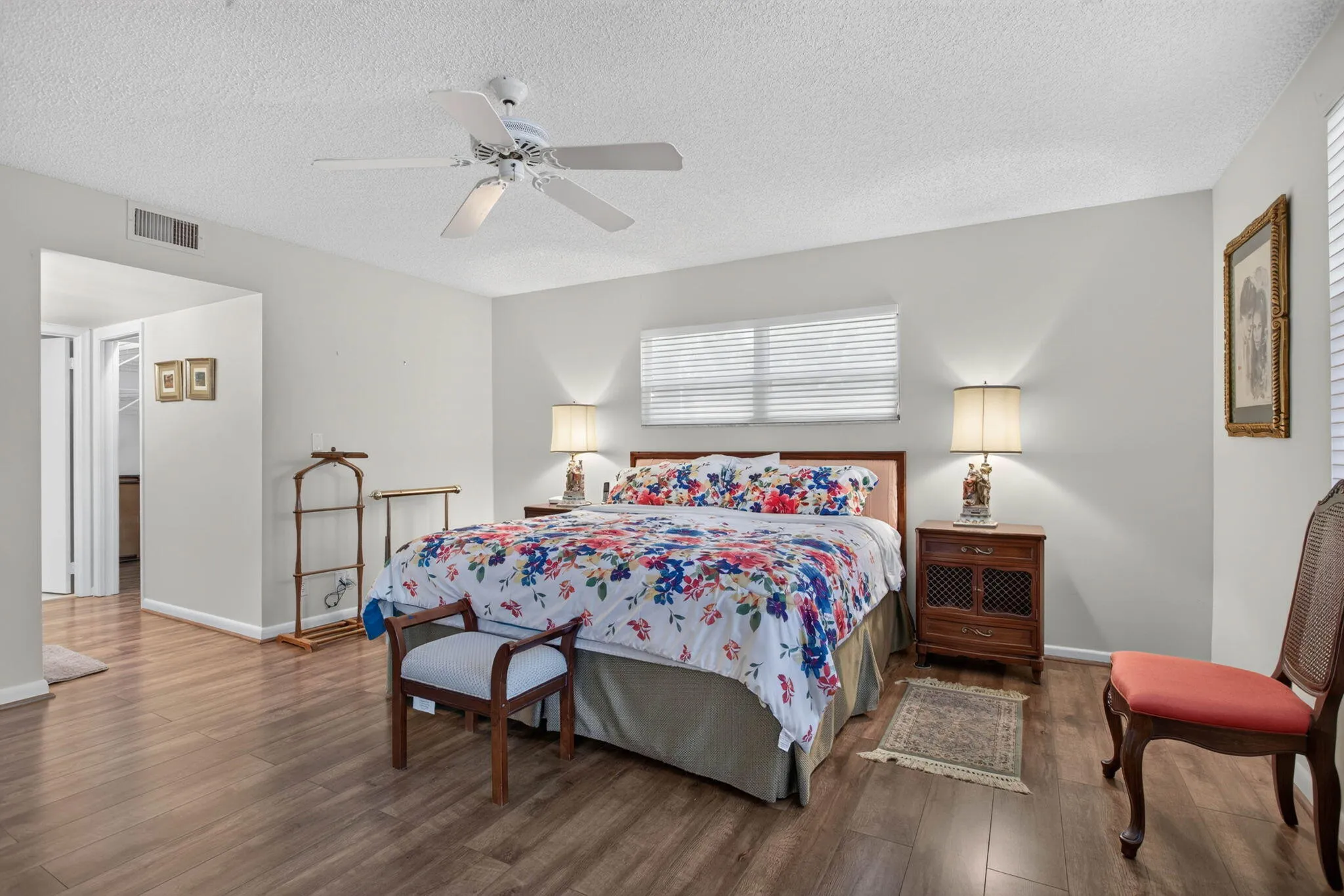 MAIN BEDROOM