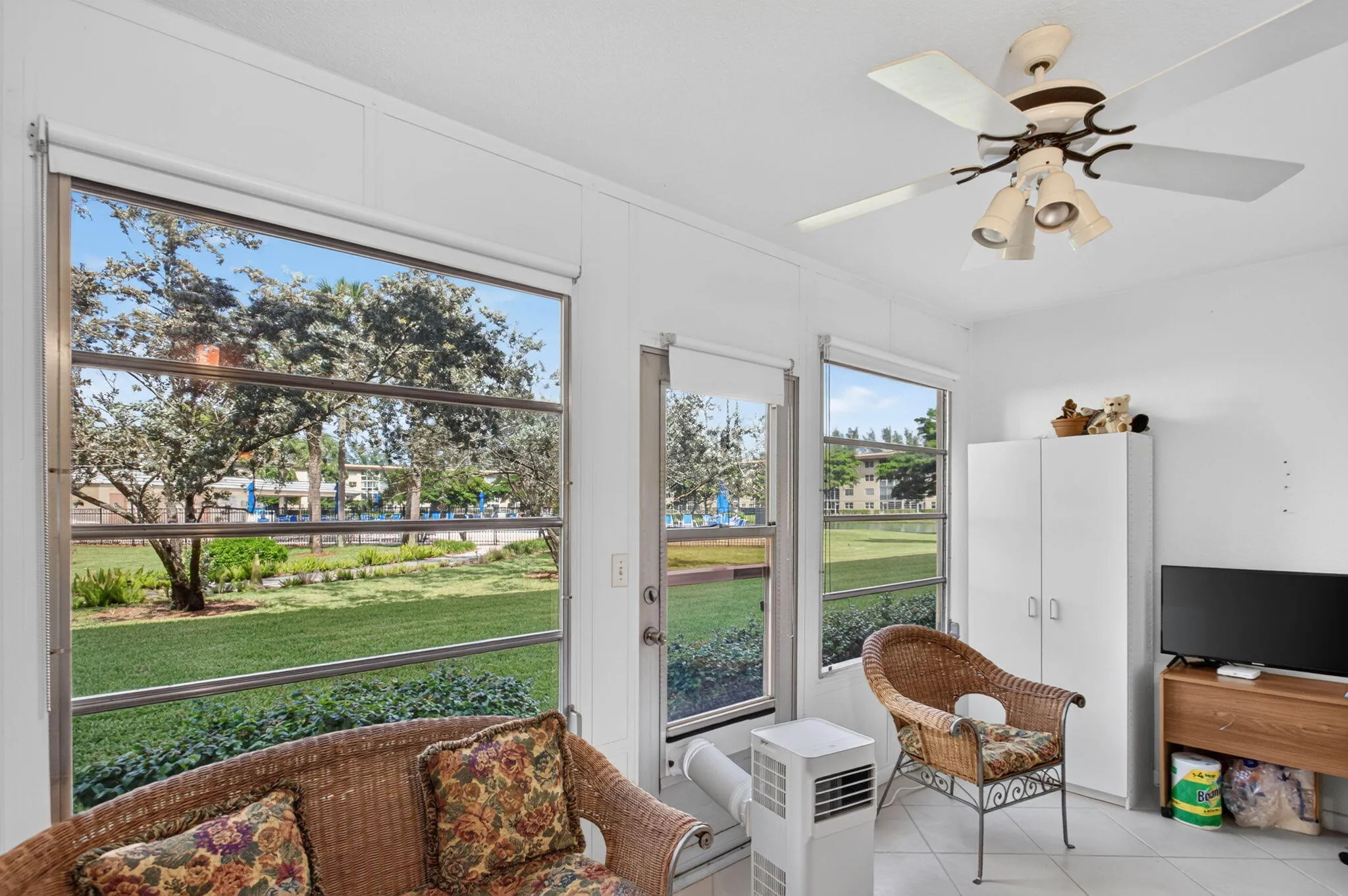 ENCLOSED PATIO DOOR TO POOL