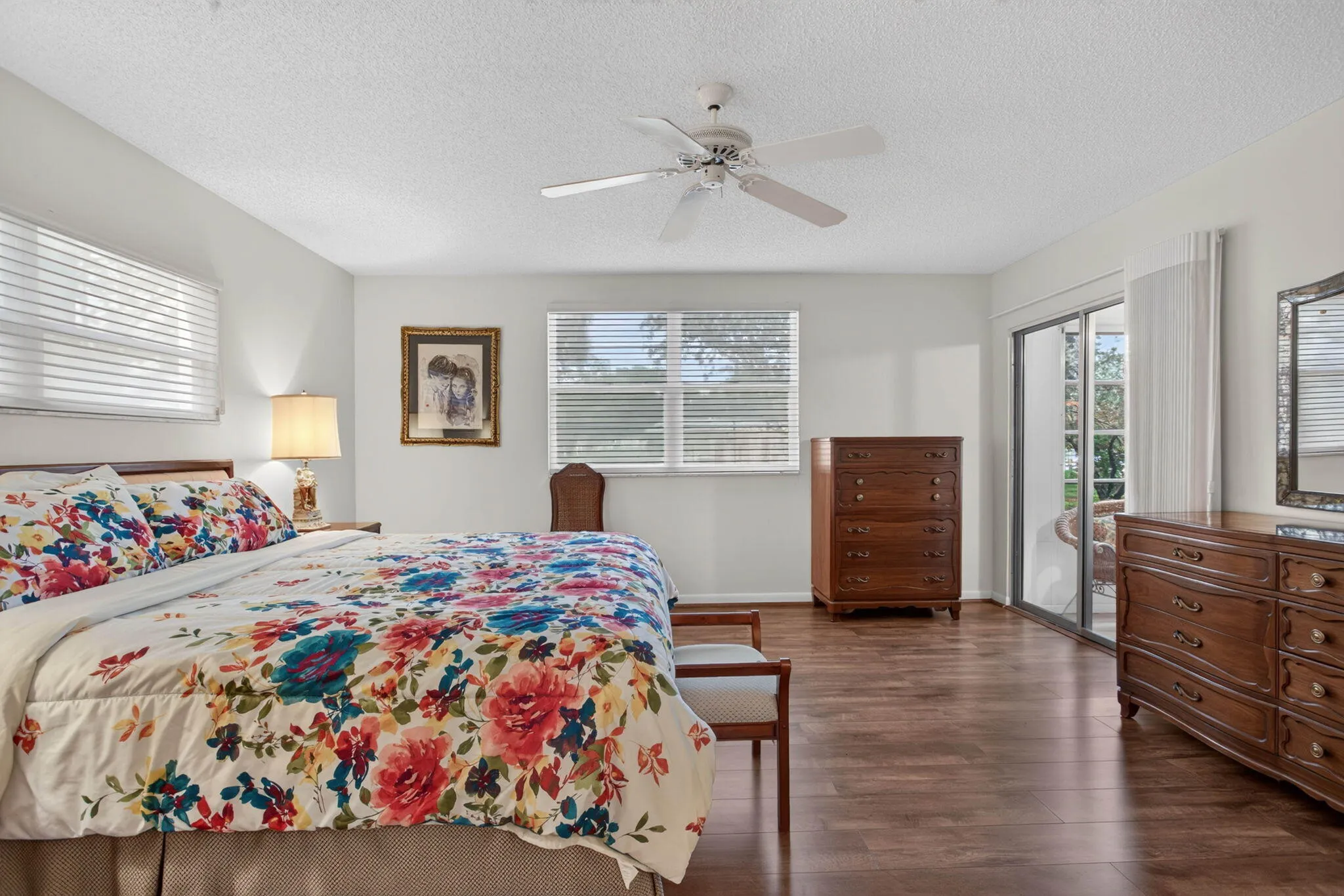 MAIN BEDROOM