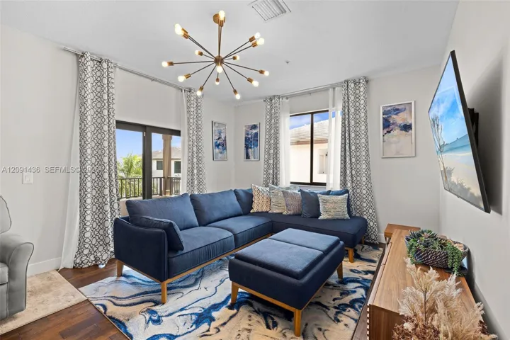 4th floor family room