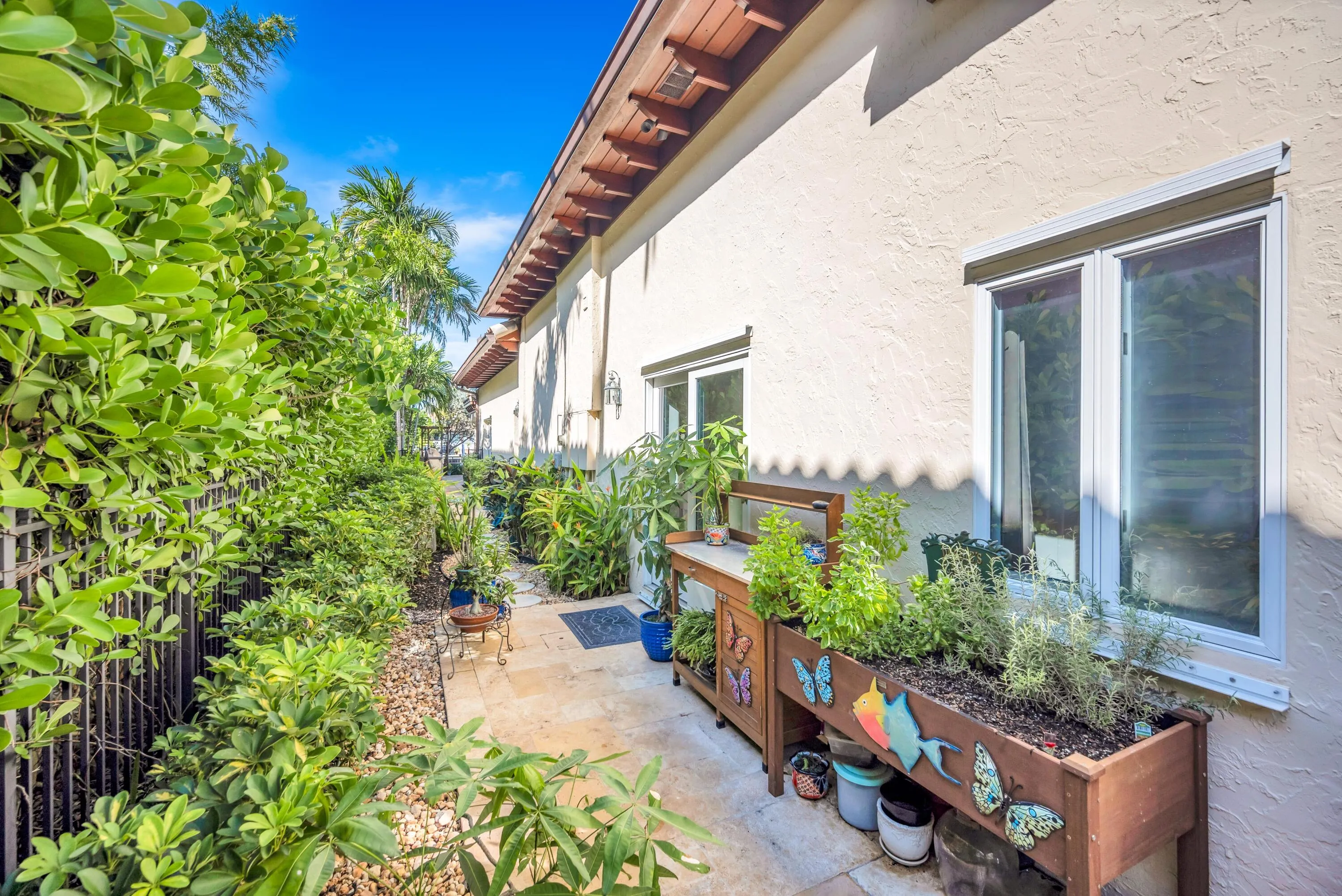 2507 BARCELONA DR-25
