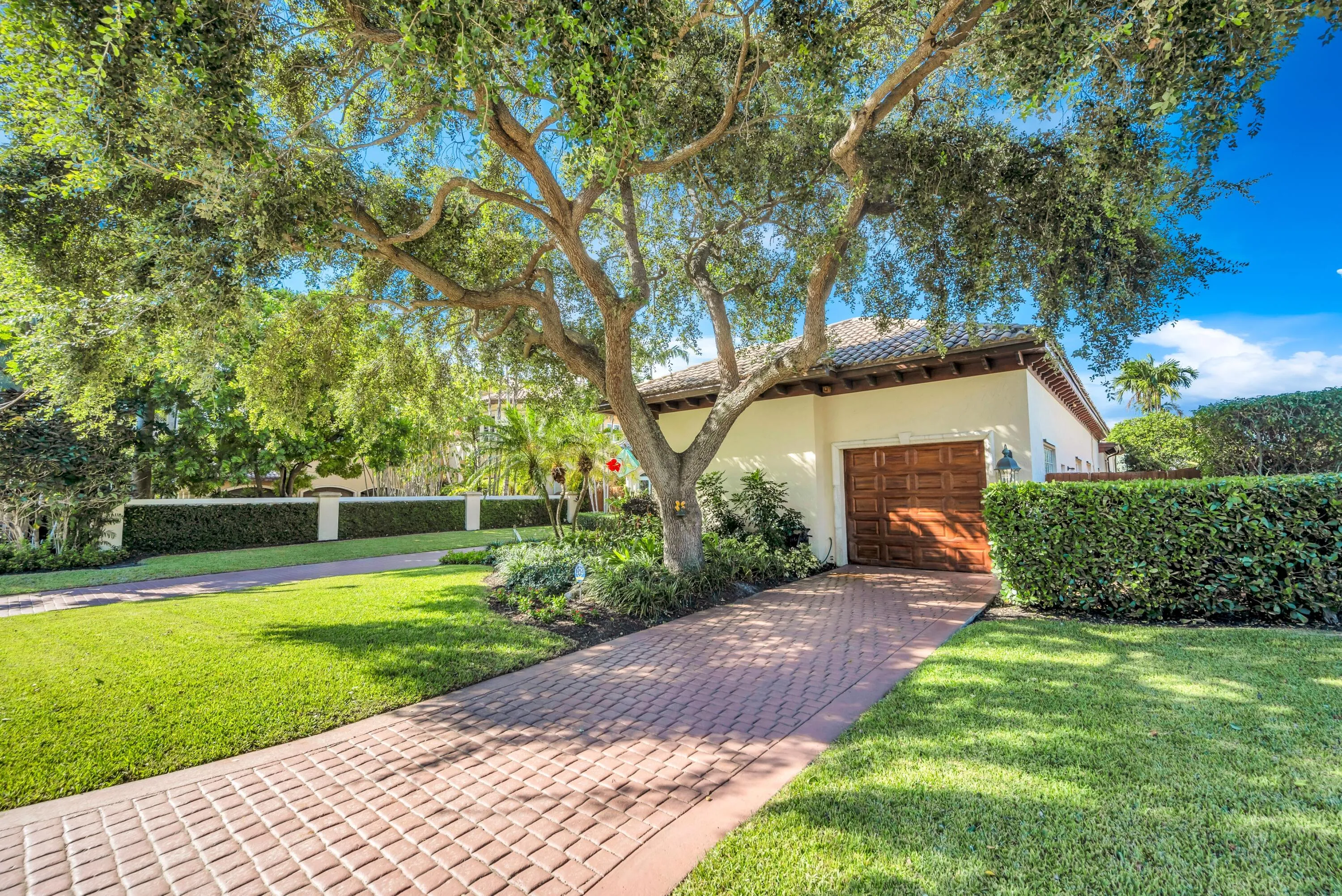 2507 BARCELONA DR-30