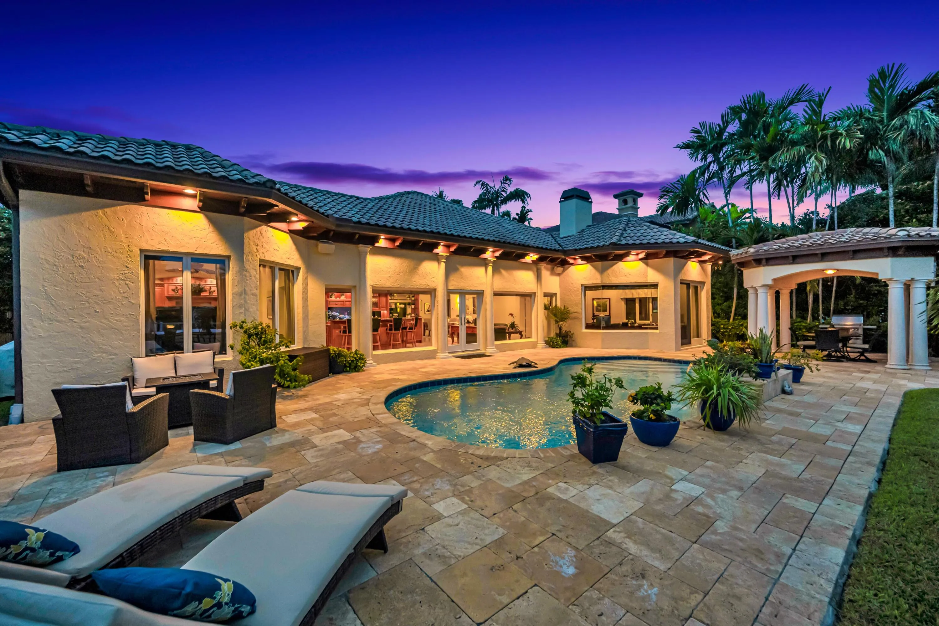 2507 BARCELONA DR-85