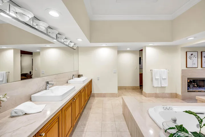 2507 BARCELONA DR-71
