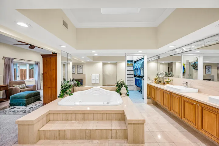 2507 BARCELONA DR-72