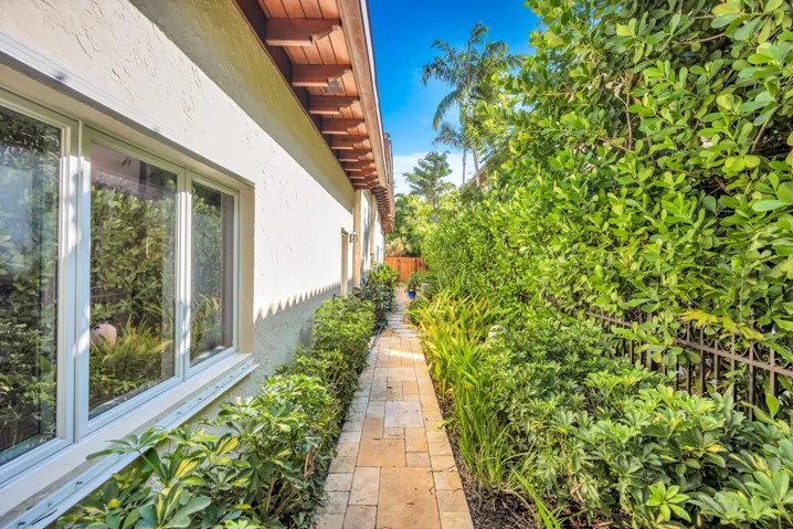 2507 BARCELONA DR-21