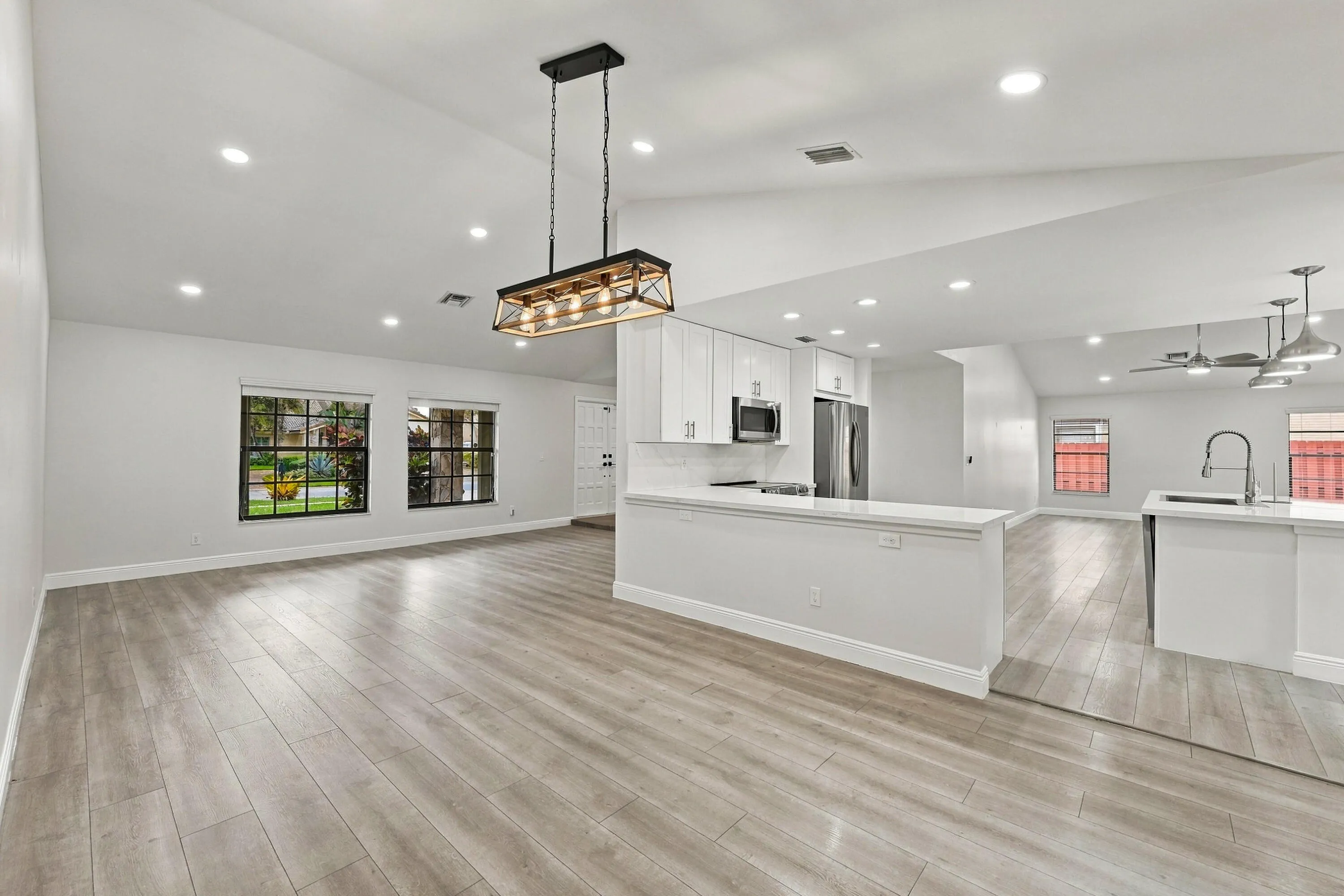 Kitchen & Dining