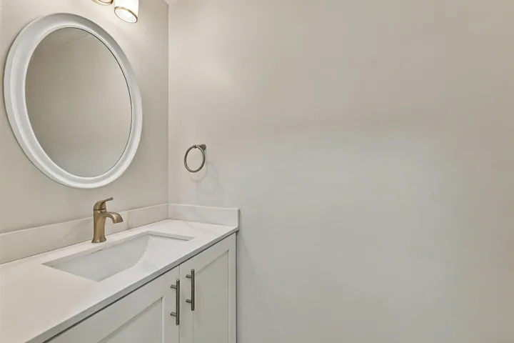 1/2 Bathroom