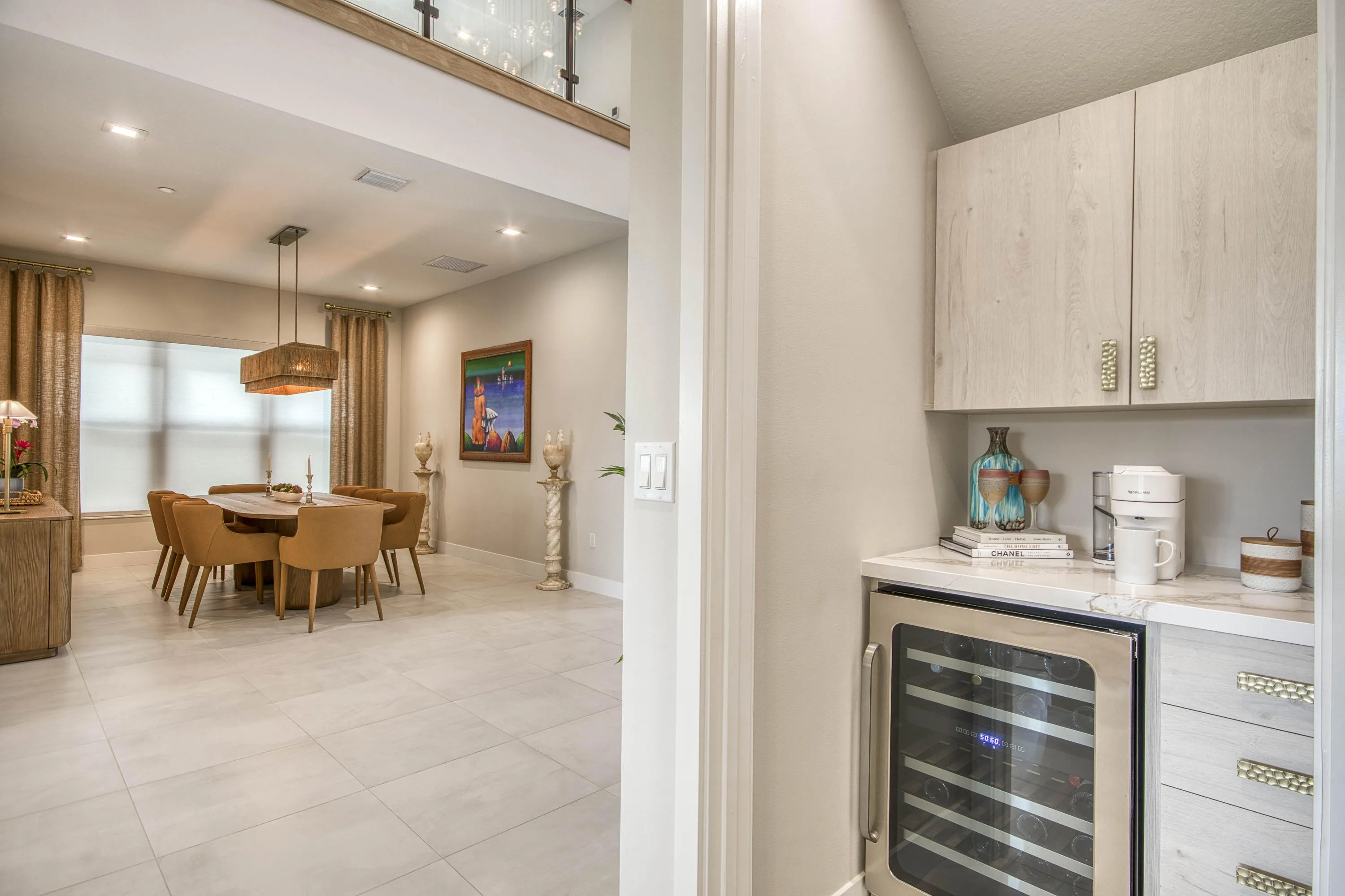 Coffee & Wine Bar | Dining Room
