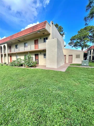 Corner unit, first floor