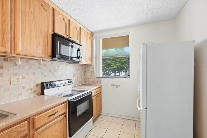 24-web-or-mls-8425_Forest_Hills_Drive_Un
