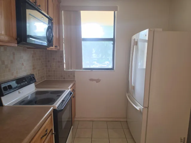 KITCHEN GREENGLADES VIEW