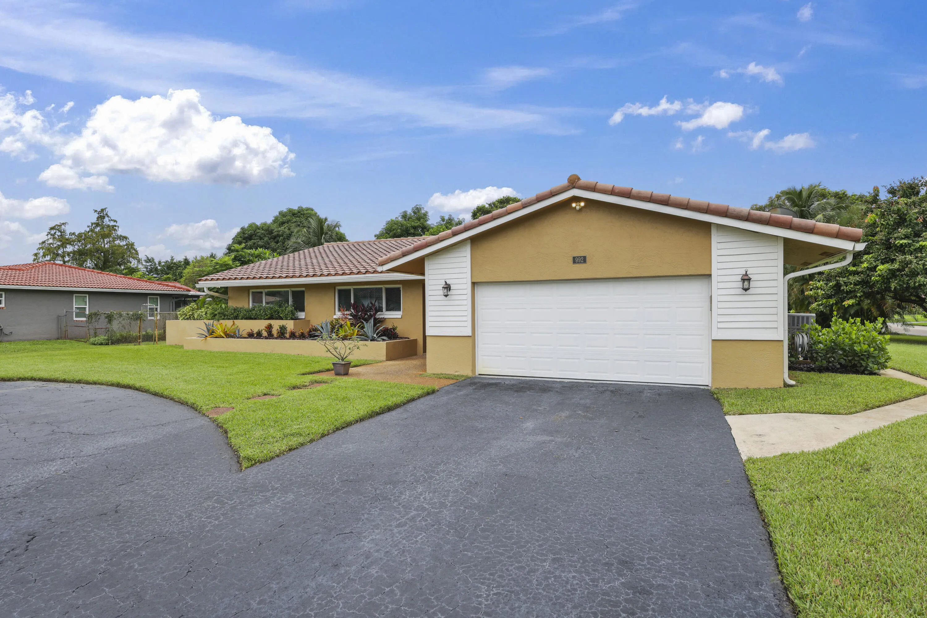 992 NW 83rd Dr - 7.jpg-FULL